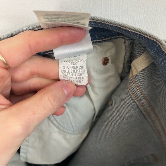 Mother Jeans Stunner Zip Ankle Step Fray Light Kitty Wash Size 28 - Picture 8 of 9